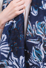 Load image into Gallery viewer, Autumn flower scarf
