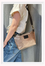 Load image into Gallery viewer, Leather shoulder bag

